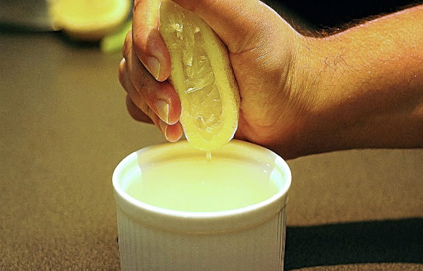 9 Reasons Why You Should Drink Warm Water With Lemon Every Morning!
