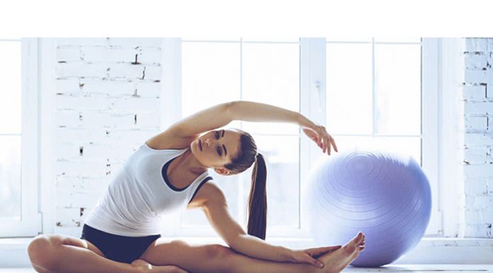 A sportswoman doing pilates
